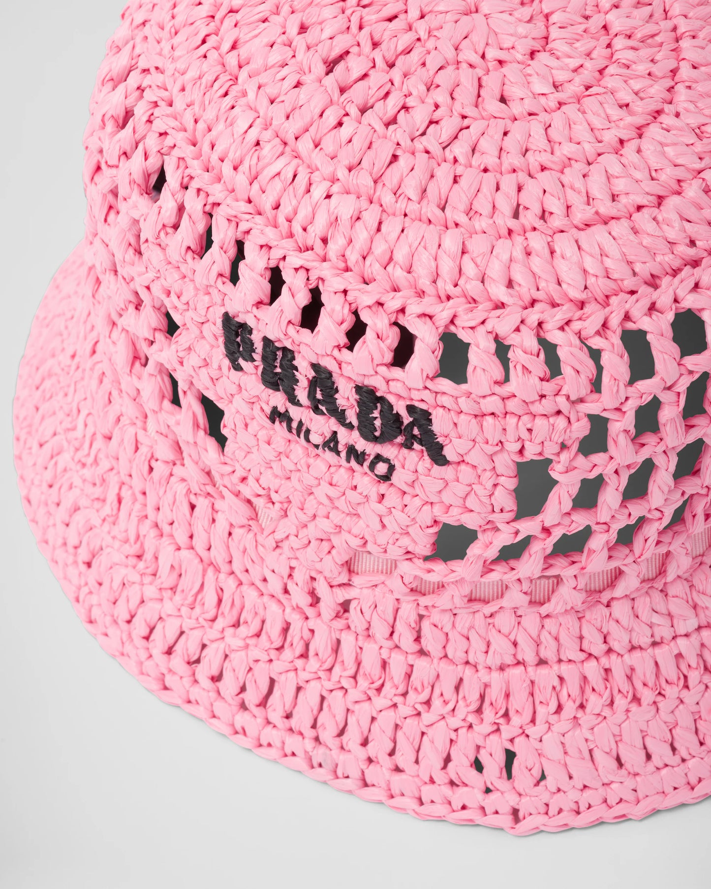 CAPPELLO PRADA BUCKET LOGO